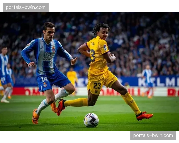 法国于帕梅卡诺孔德中卫组合 身体对抗与出球能力面临高压考验